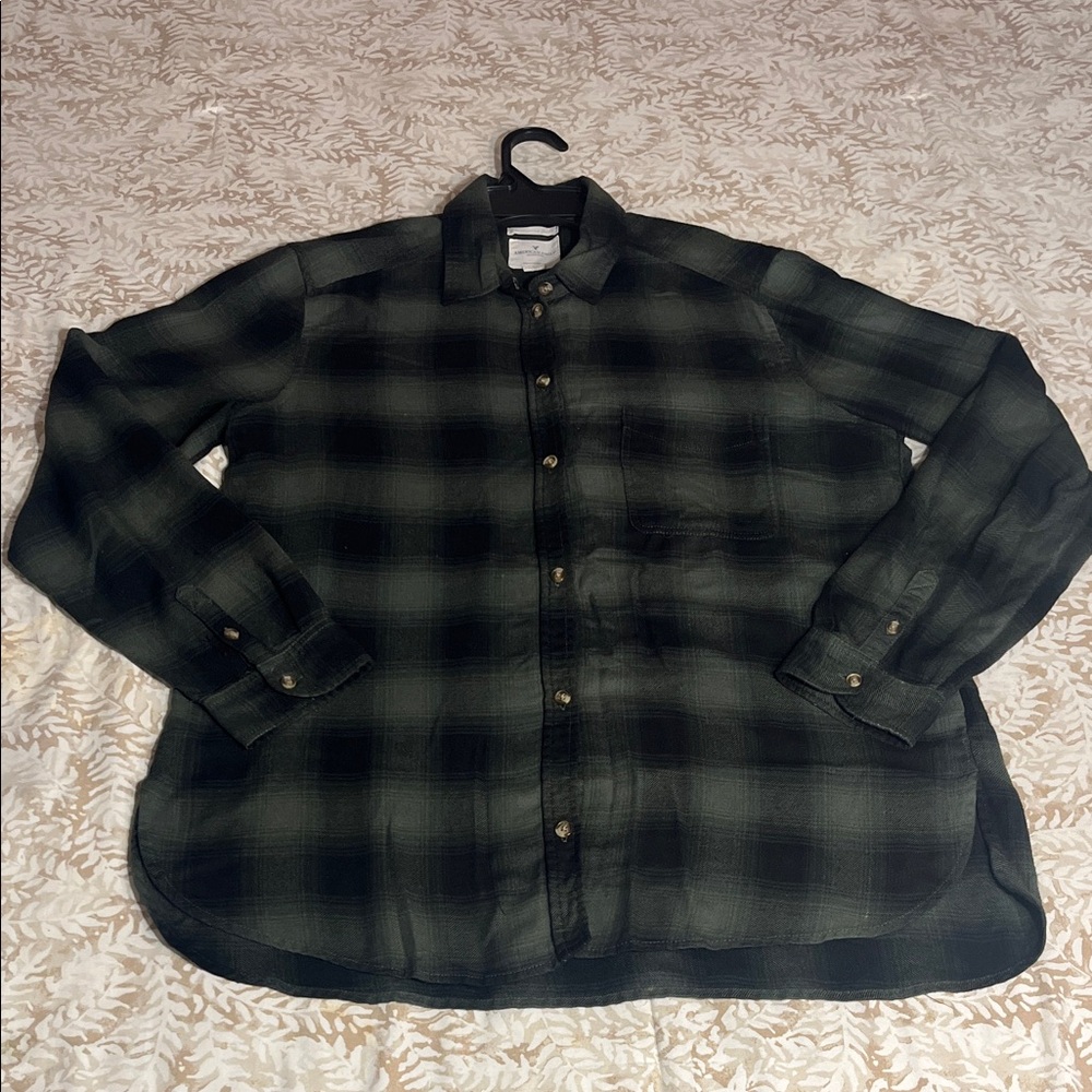 American Eagle Outfitters Green Plaid Button-Up Shirt